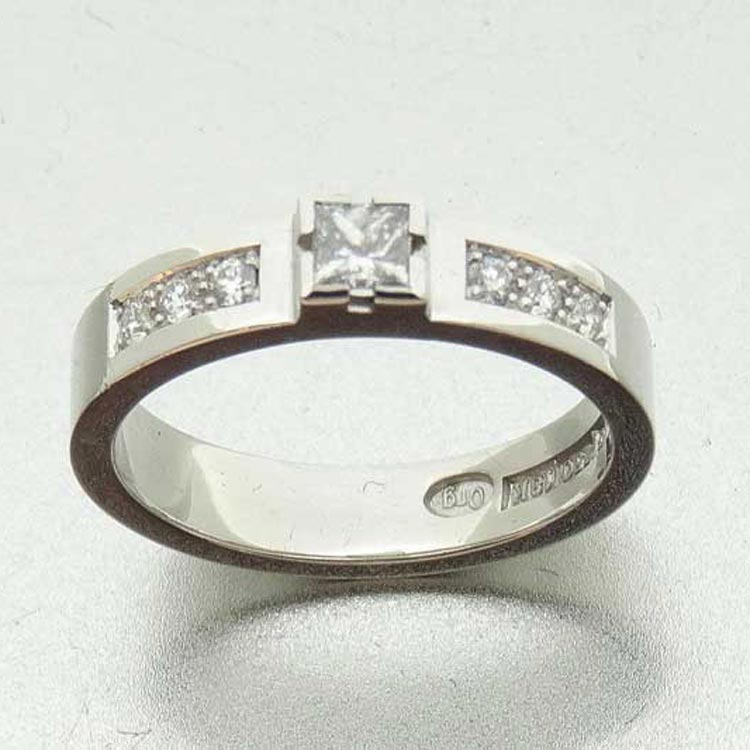 Ring med stenar